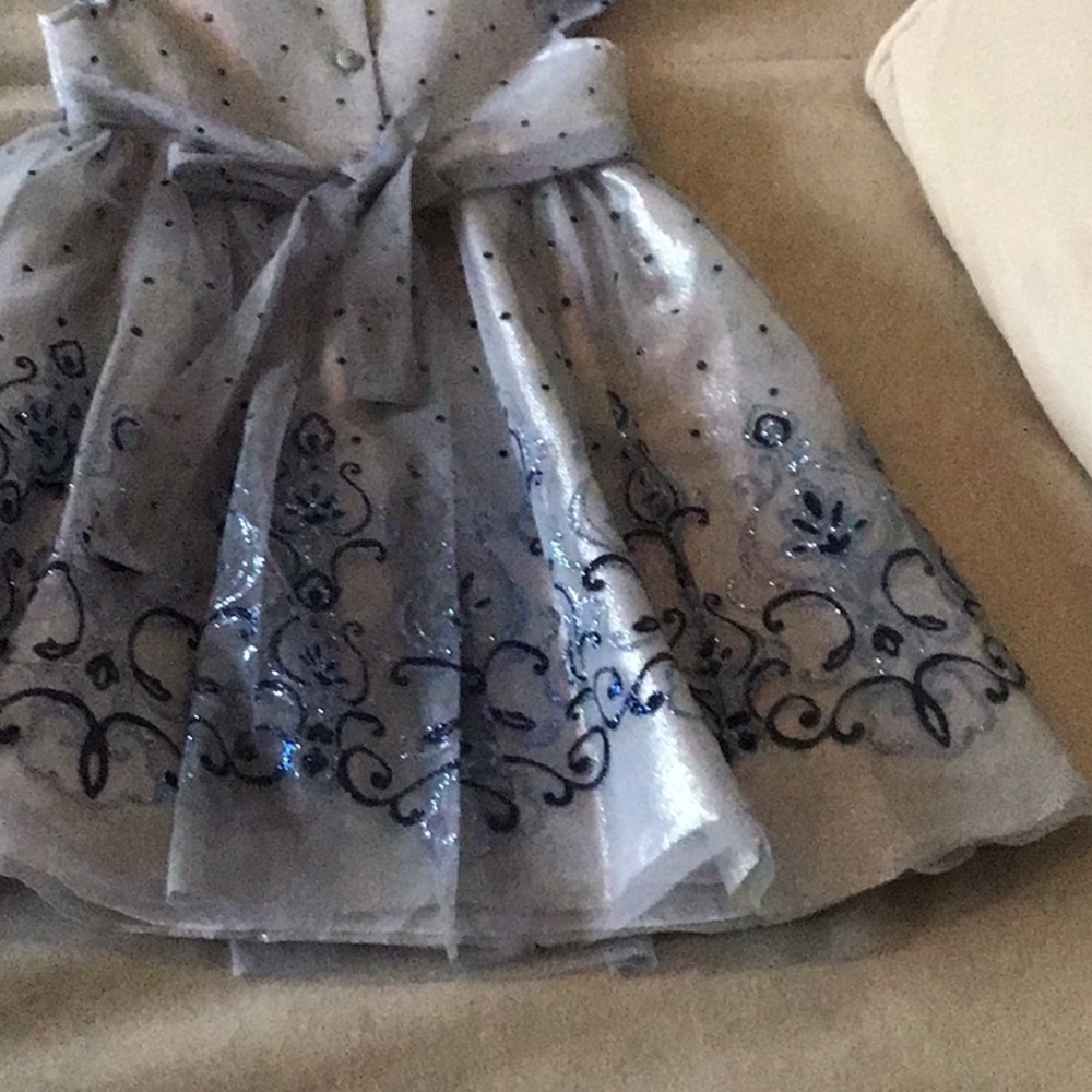 Dress - Picture 5 of 6